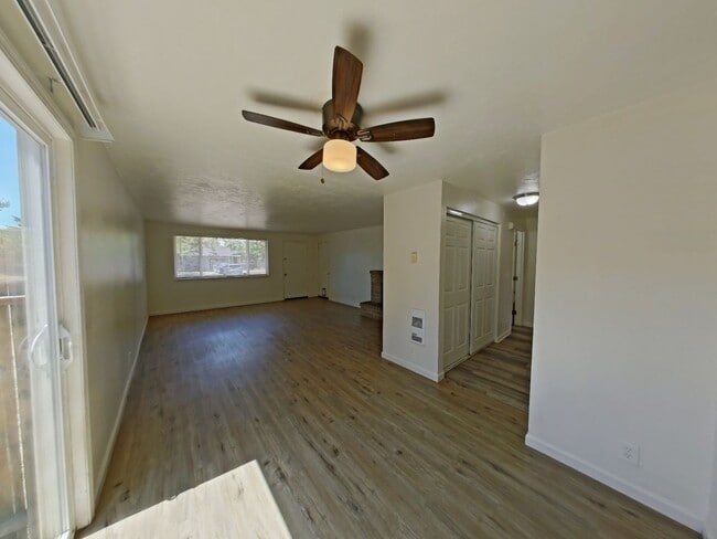 Photo - 4943 Bluebelle Way