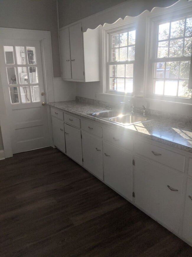 Photo - 3 bedroom, 1 bath house in Burlington