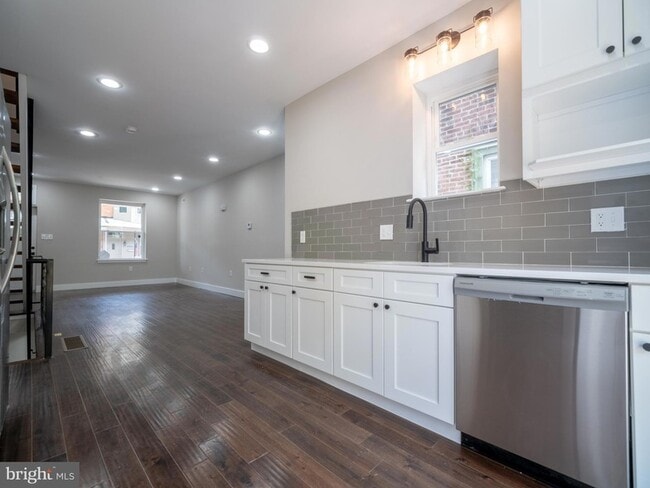 Photo - 2930 Nicholas St