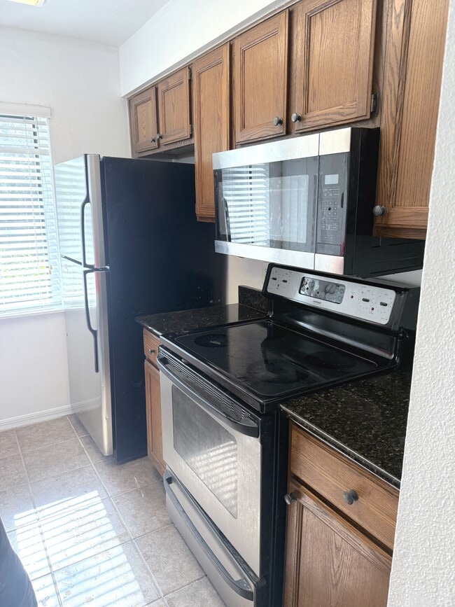 Photo - 180 Waterfall Way