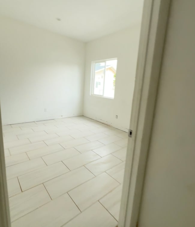 Photo - 127 E 11th St