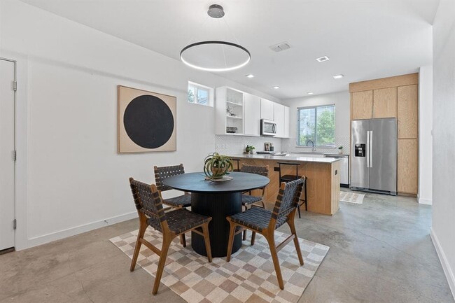 Photo - 705 N Bluff Dr