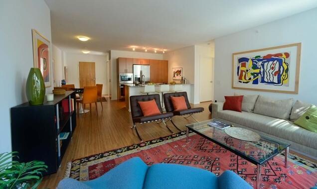 Photo - 190 E Illinois St