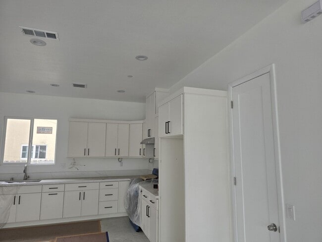 Photo - Newly Built Spacious 4 Bed/4 Bath Home in Garden Grove for Lease