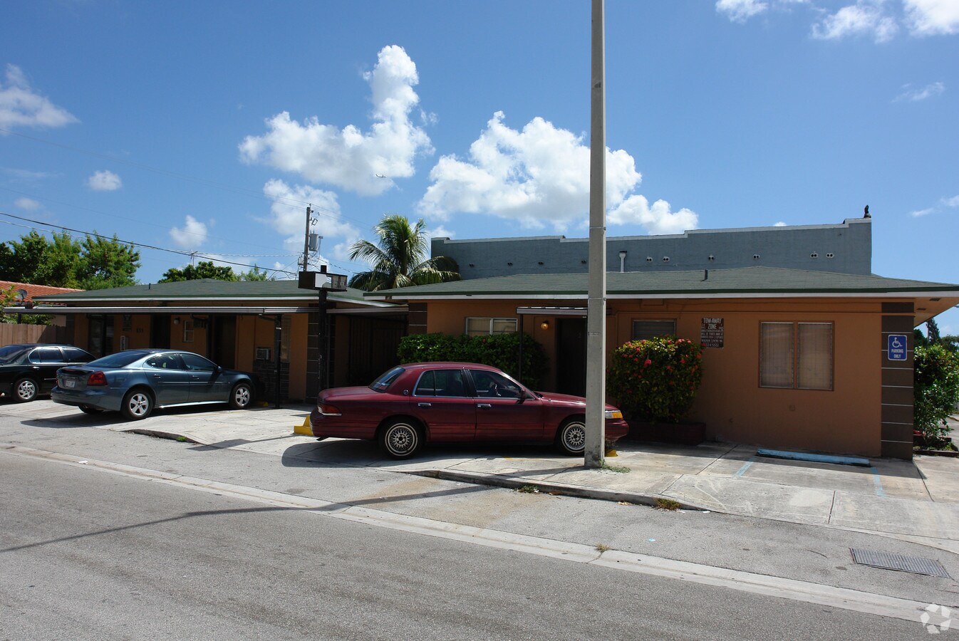 Photo - 835 SW 24th Ave