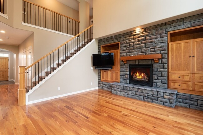 Photo - 4-Bedroom Home Near Pine Nursery Park Smar...