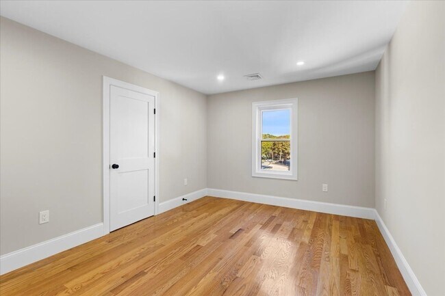 Photo - 31 Woodale Ave Unit 3