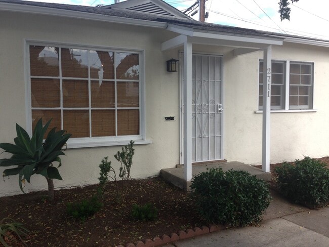 Building Photo - 2709-2711 Broadway Unit 2709