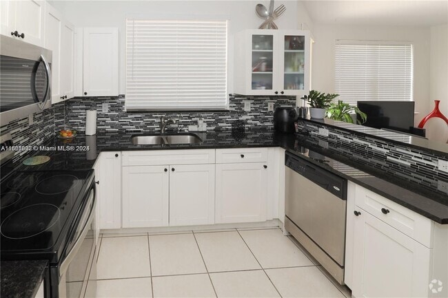 Building Photo - 4866 NW 108th Psge Rental