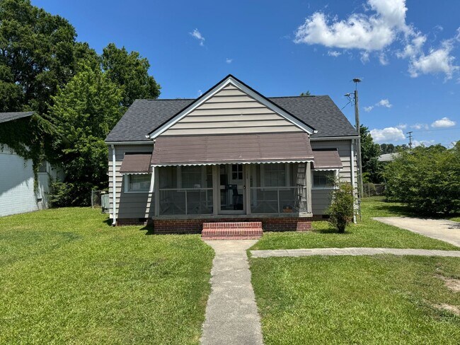 3 Bedroom House Near Piggly Wiggly - 3 Bedroom House Near Piggly Wiggly