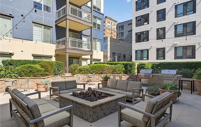 Photo - **150 The Promenade N #415 Long Beach** Upstairs Spacious 2 bedroom 2 bath !!2 weeks free OAC!!