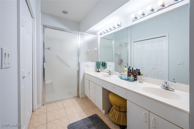 Building Photo - 6320 Lexington Ct Unit 101