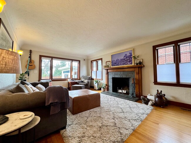 Photo - Admiral District~West Seattle Home