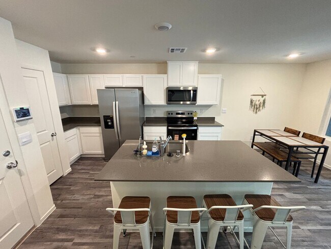 Photo - Charming 3Bed/2.5Bath/2Car Townhouse located in Northwest Las Vegas - Make the Move for Less: $30...