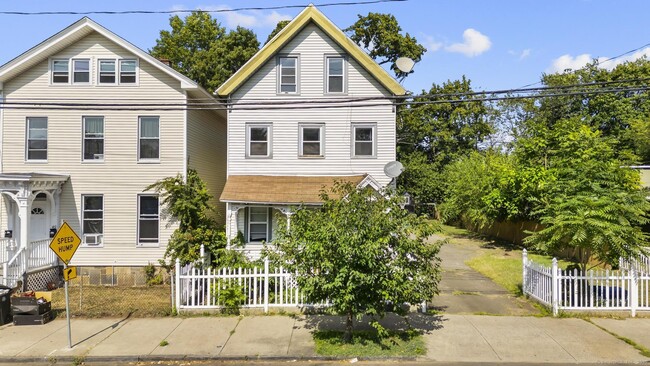 Building Photo - 45 Kossuth St Rental