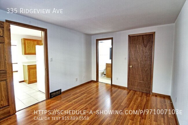 Photo - 335 Ridgeview Ave