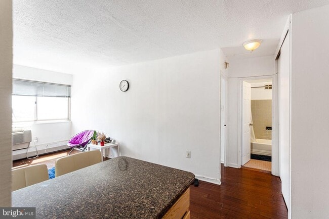 Photo - 2101 Chestnut St Unit 1012