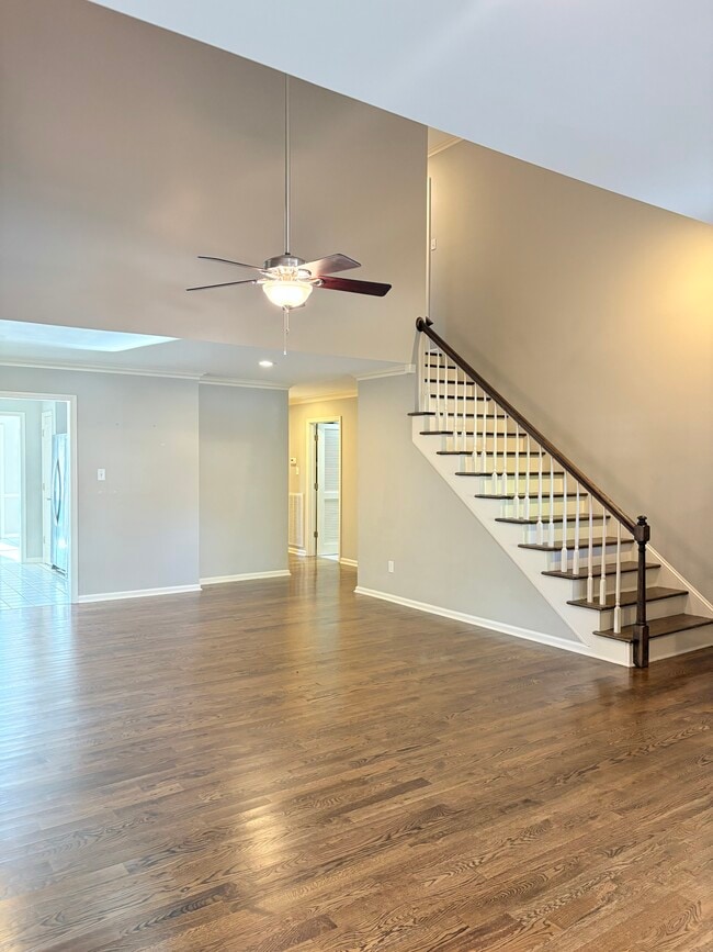 Photo - 747 Steeplechase Way