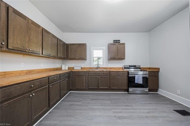 Photo - 7855 East St