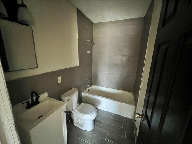 Photo - 347 SE 6th St