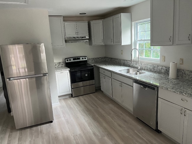 Photo - 650 Banks Ave SW