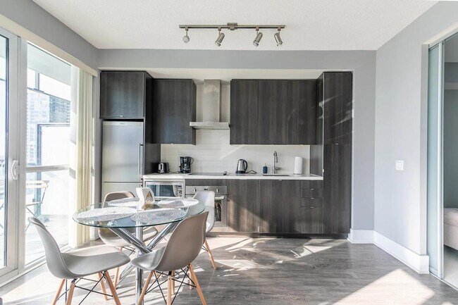 Photo - 255 Front St W Unit ID1346015P