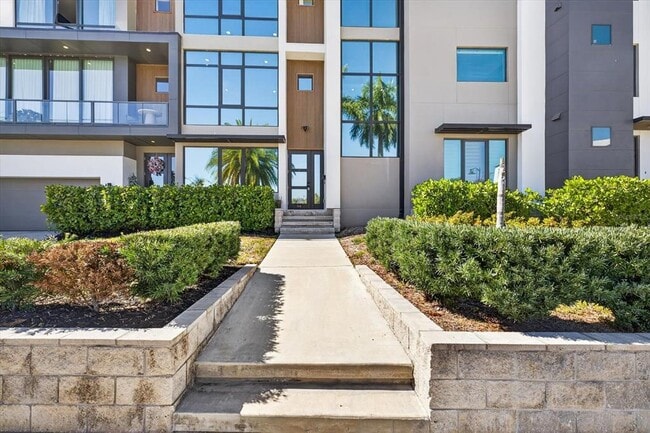 Building Photo - 94 W Davis Blvd