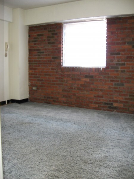 Sala de estar (en el frente del apartamento) - Devon Apartments