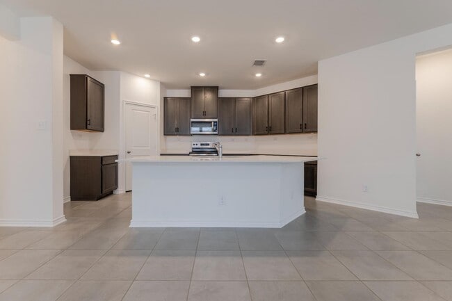 Photo - 9507 Reinhartz Wy