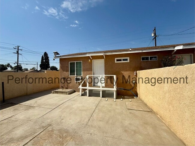 Building Photo - 720 Woodrow Ave Unit B