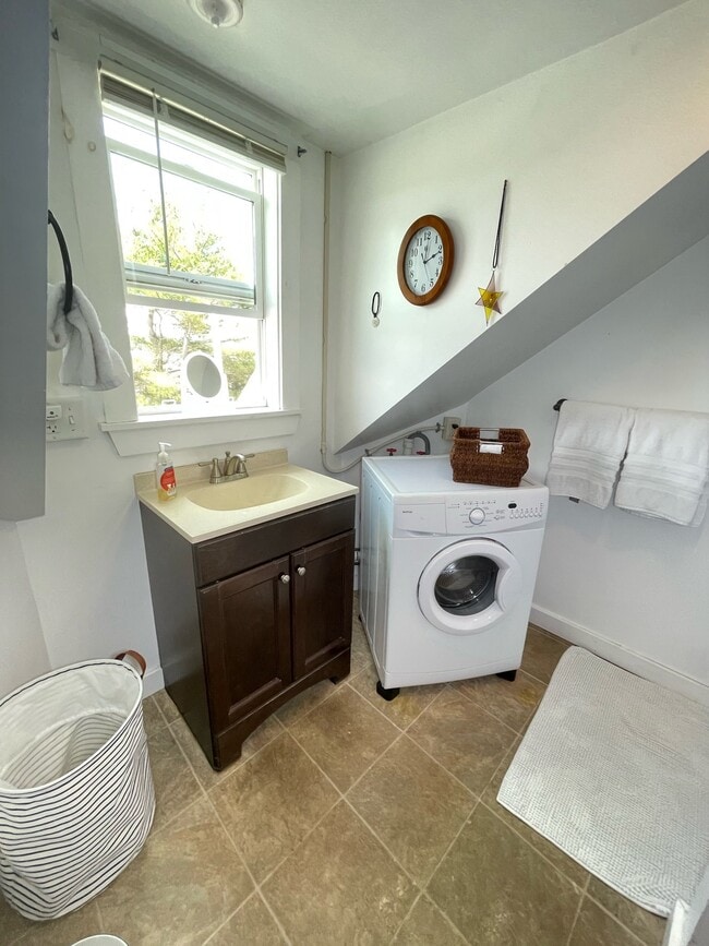 360 Pine Point Rd Unit 6
