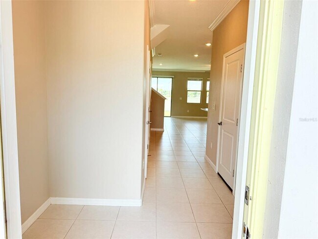 Photo - 31763 Blue Passing Loop