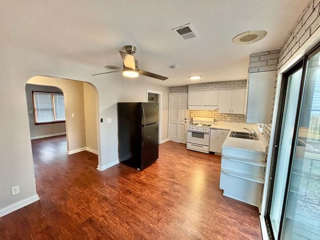 Photo - PRP - 2 bed, 1 bath - 40258 zip code, GARAGE!