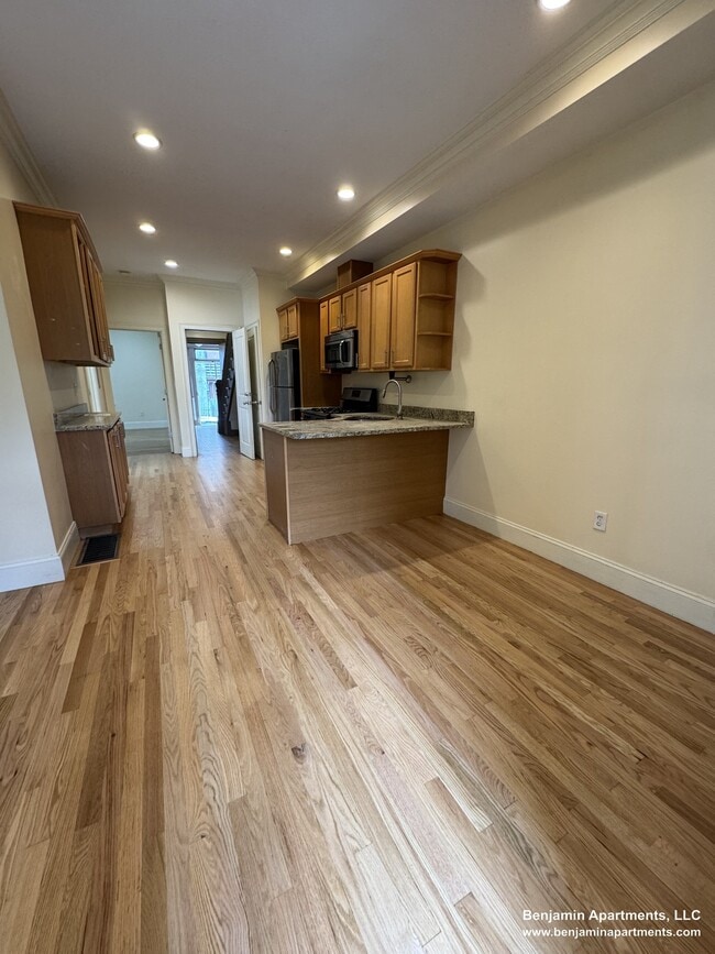 Photo - 25 Lothrop St Unit 1
