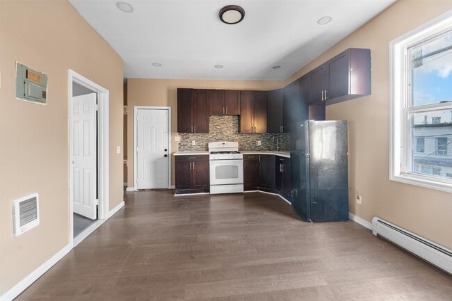 Photo - 134 Van Horne St Unit 2L