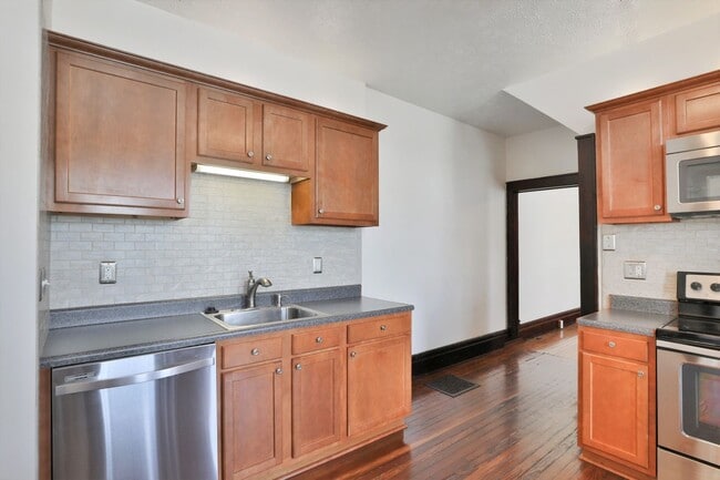 Photo - 4 Bedroom , 2 Bath Newly Renovated Townhou...