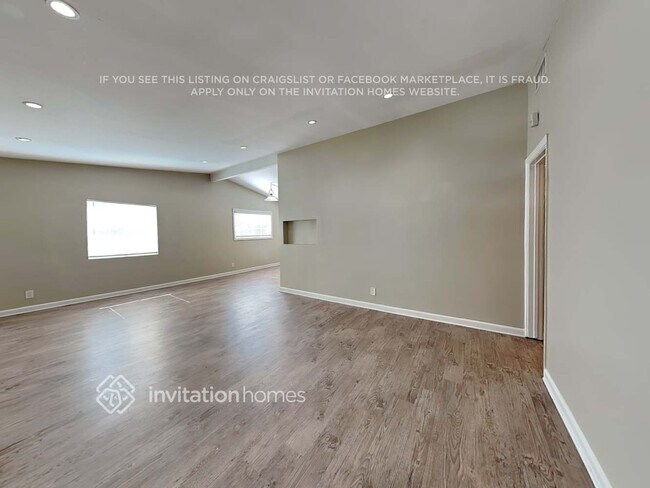 Photo - 18612 Arminta St