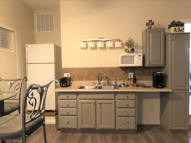 Photo - Furnished Studio