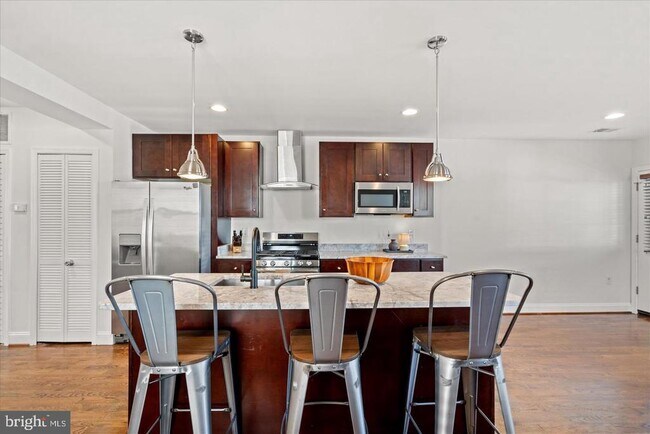 Photo - 5342 Ames St NE