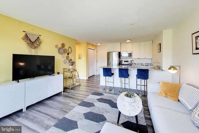 Building Photo - 2501 Calvert St NW Unit 711