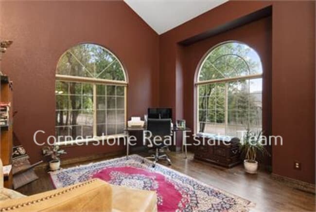 Photo - 355 Paisley Dr