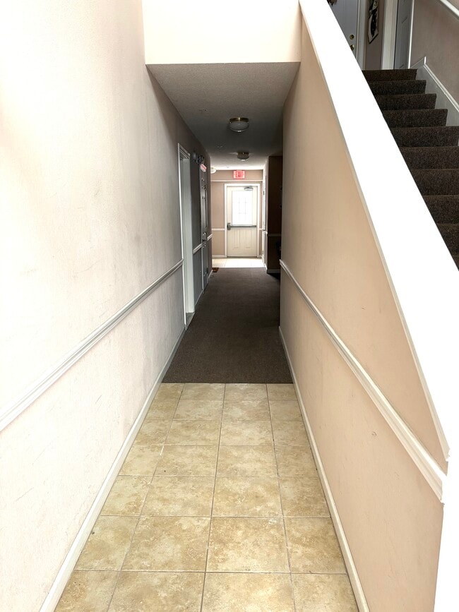 Photo - Colonial Apartments