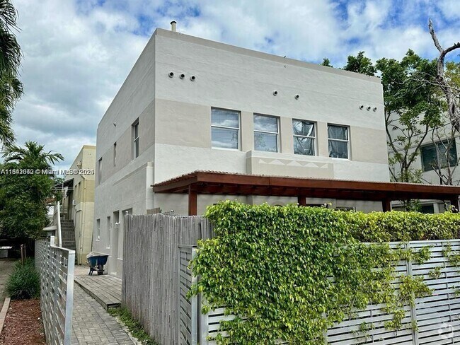 Building Photo - 833 W 39th St Unit 4 Rental