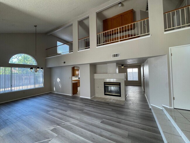 Photo - Spacious NW Bakersfield Home!