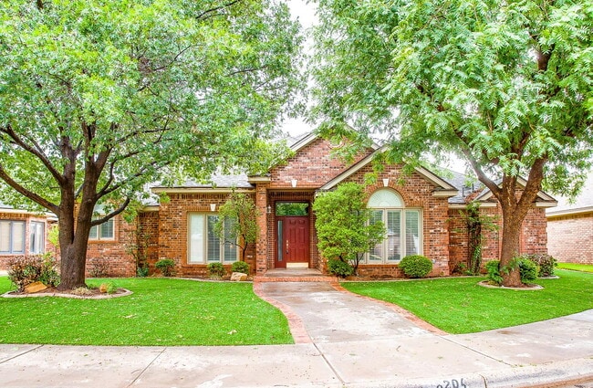 Building Photo - Newly Remodeled Prestigious Home!!