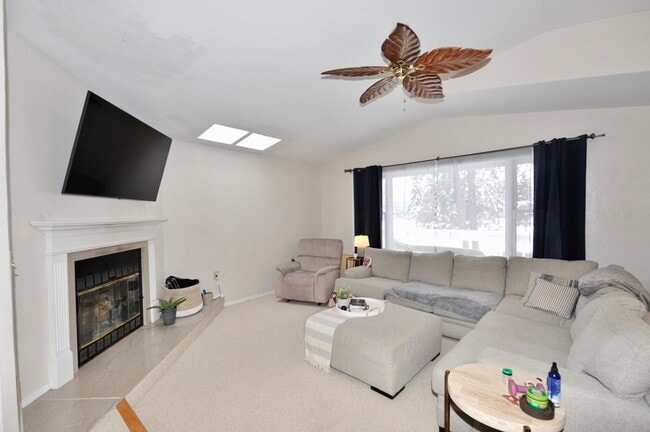 Photo - Fairway Golf Course 3 bed 3 bath with basement