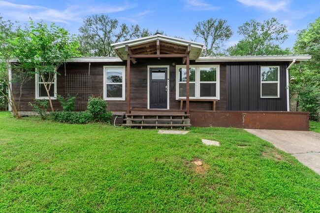 Photo - 4305 Leslie Ave