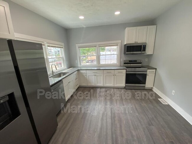 Photo - 1429 Logan St SE