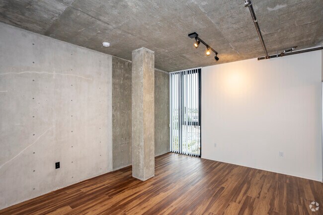 2BR-2BA, 830SF