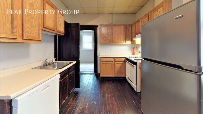 Photo - 196 W 8th Ave